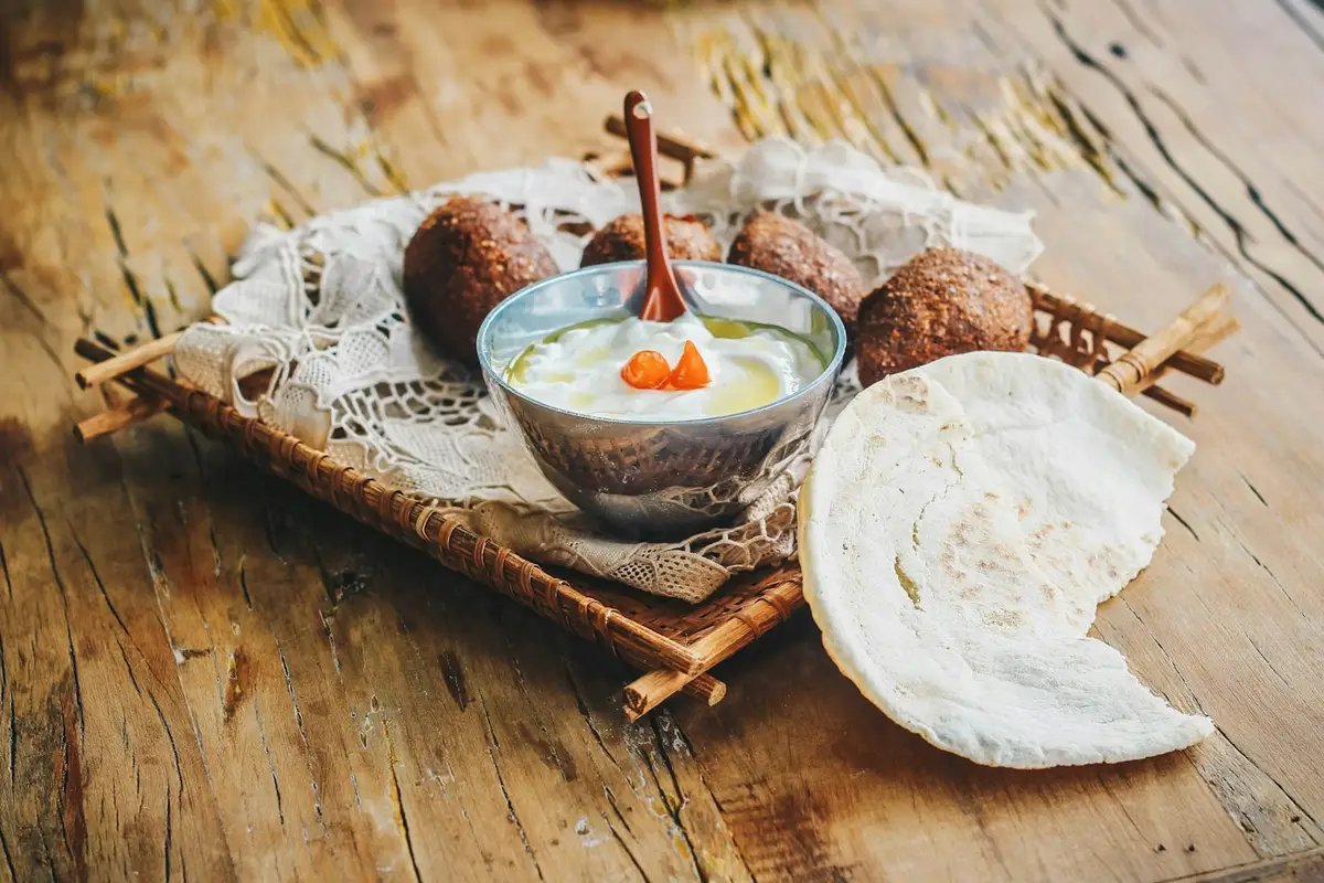 Imagem ilustrativa: labneh caseiro de iogurte natural