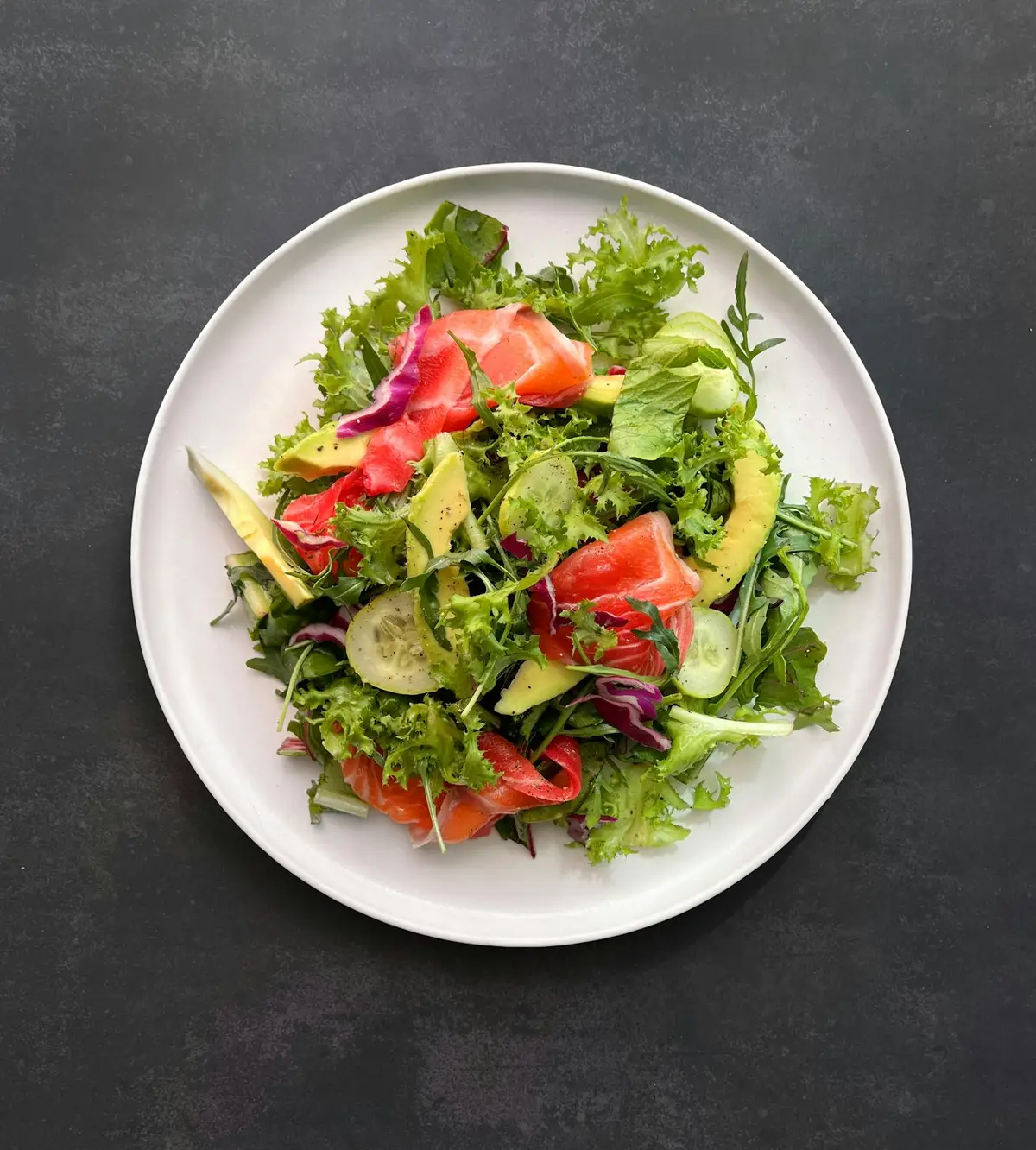 Imagem ilustrativa: salada mista espanhola