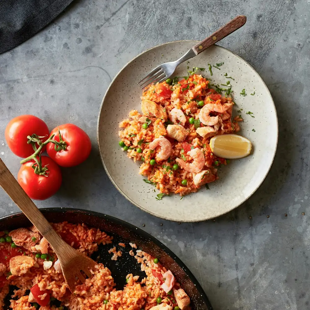 Imagem ilustrativa: paella de frango e camarão light