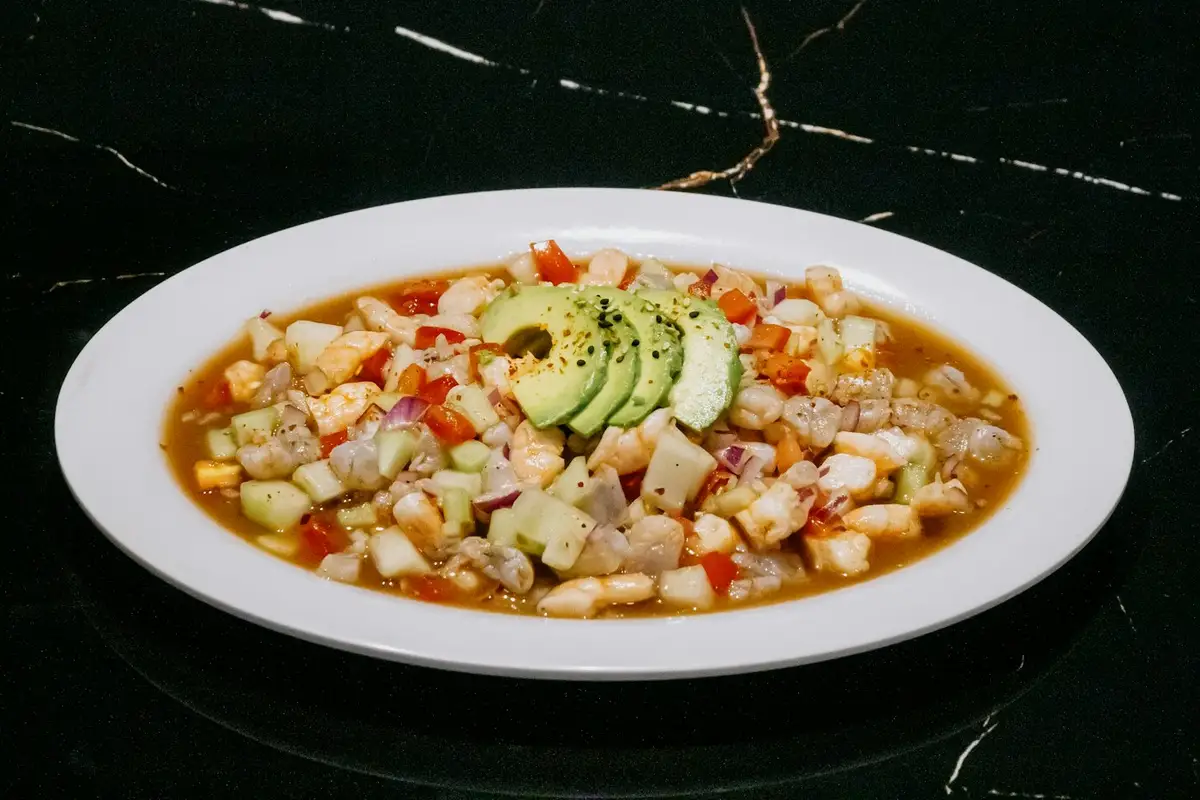 Imagem ilustrativa: ceviche de tilápia com limão